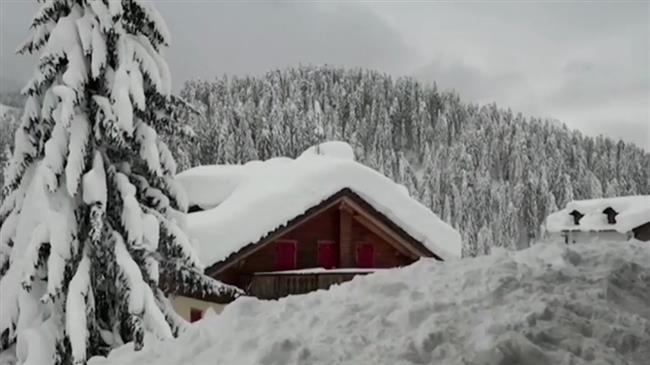 Heavy snow blankets northern Italy