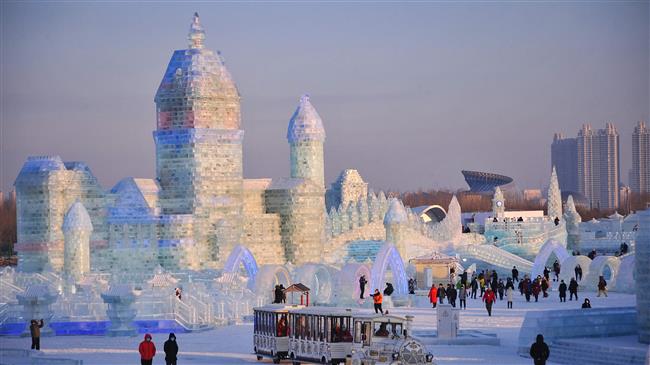 Frozen towers, palaces stun visitors at Harbin ice festival 