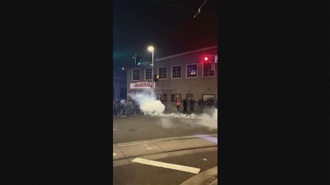 Video: US police clash with Portland protesters 