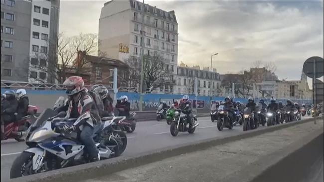 Angry bikers demonstrate on Paris beltway