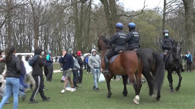 Riot police deployed for a 2nd evening in Brussels park
