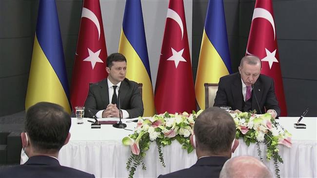 Ukrainian President in Turkey amid tensions with Russia