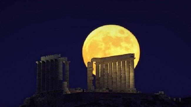 Watch this dazzling supermoon over Poseidon temple!